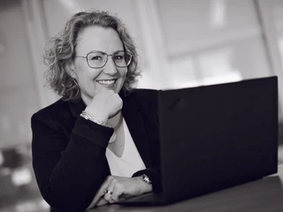 - Mentor może pomóc nam się rozwinąć, ale czasami, szczególnie w przypadku kobiet, potrzebujemy kogoś, kto zrobi dla nas więcej - mówi Fiona O’Brien, EMEA Chief Channel Officer & VP Sales Transformation w Lenovo.