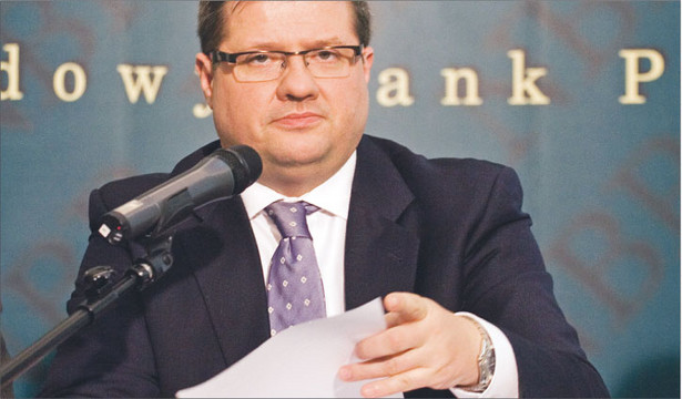 Rynek na razie lekceważy słowa prezesa NBP Sławomira Skrzypka na temat możliwej interwencji banku centralnego na rynku walutowym Fot. Wojciech Górski