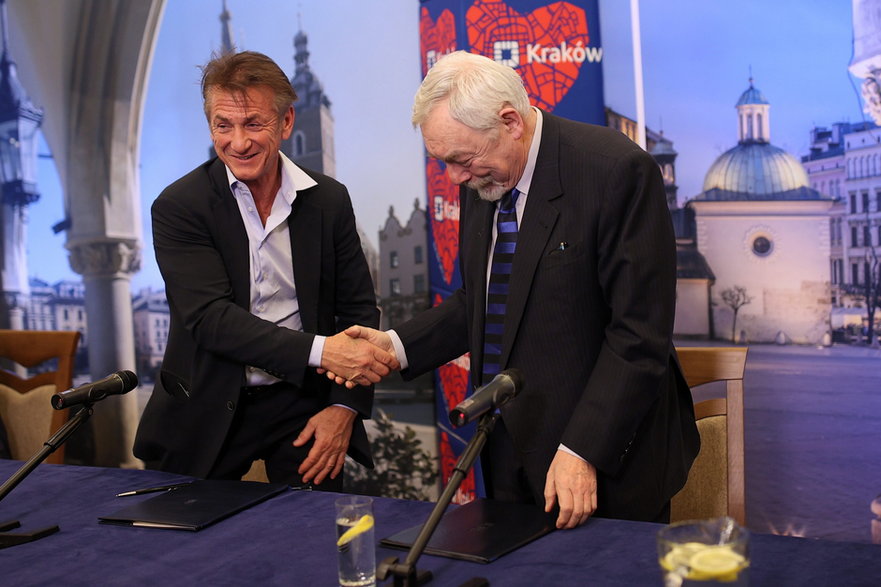 Sean Penn i prezydent Krakowa Jacek Majchrowski