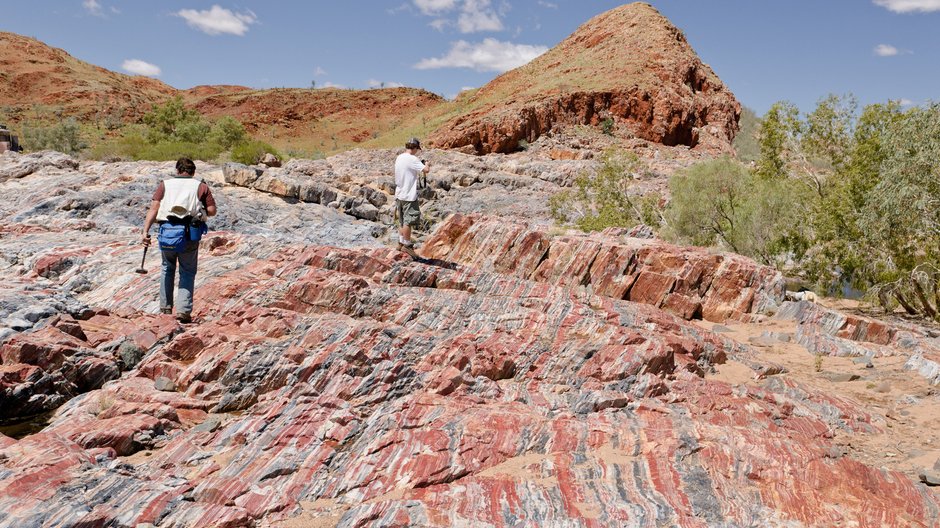 Geolodzy z NASA Astrobiology Institute na jednej z formacji kratonu Pilbara