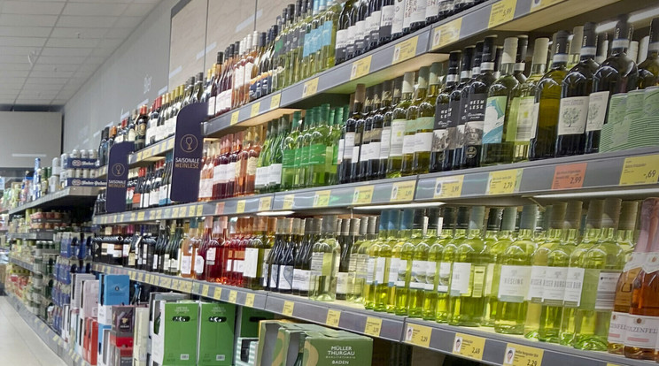 Mindenkitől személyit kér az Aldi, ha alkoholt szeretne vásárolni / Illusztráció: Northfoto