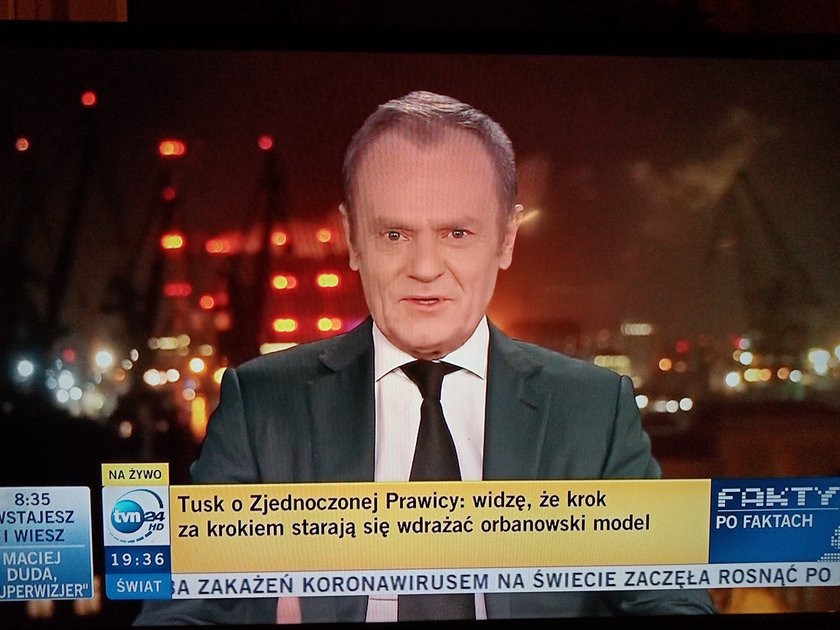 Donald Tusk gościem Faktów po Faktach. Wbił szpilę Obajtkowi i Gowinowi