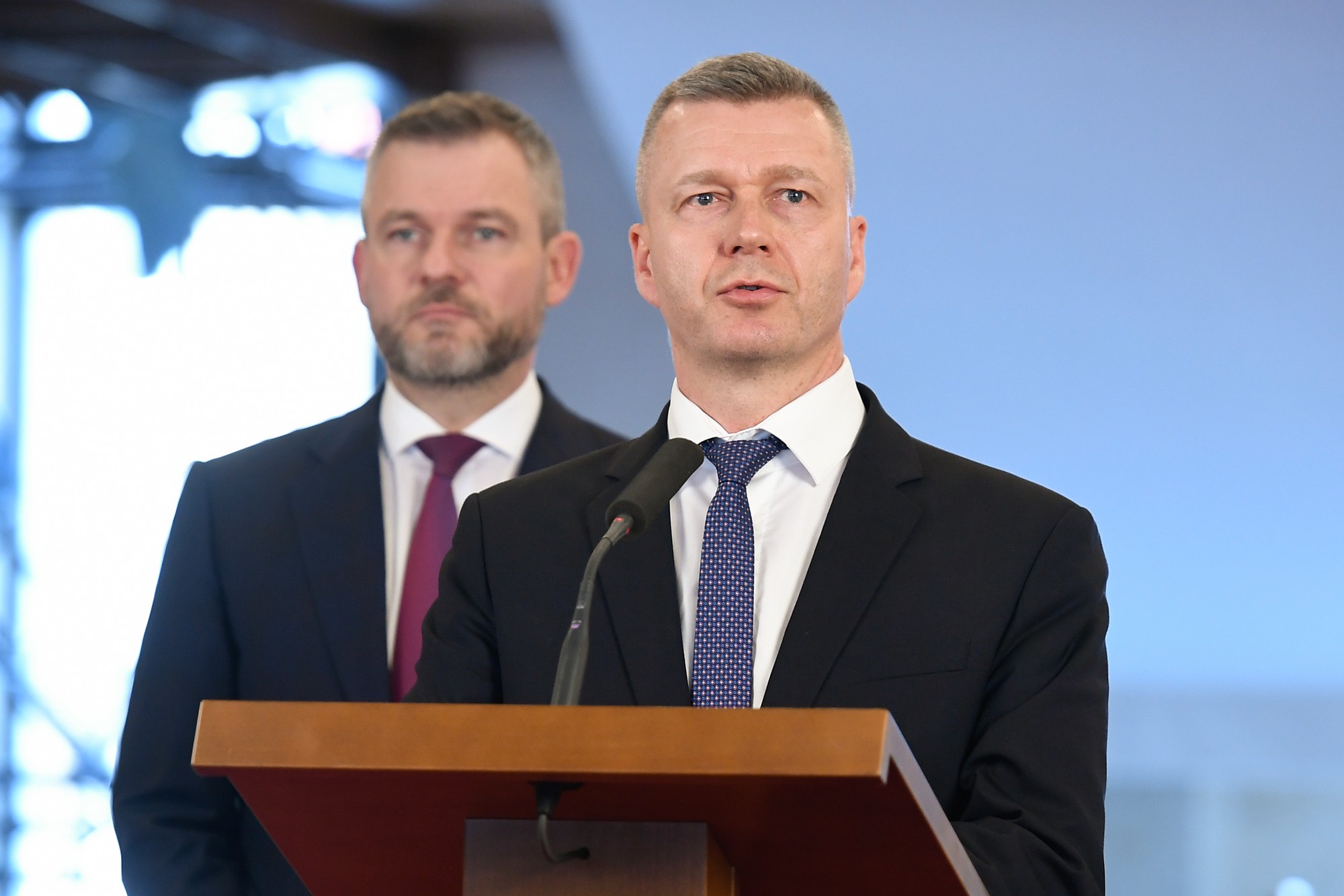 Predseda strany Maďarská Aliancia Krisztián Forró (vpravo) a predseda strany Hlas-SD Peter Pellegrini