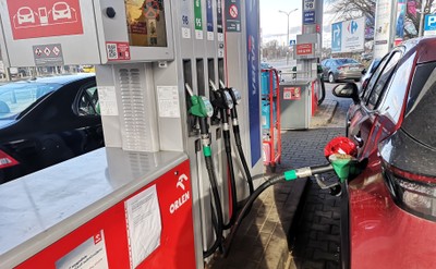 Co nas czeka na stacjach benzynowych? Oto najnowsze prognozy cen paliw