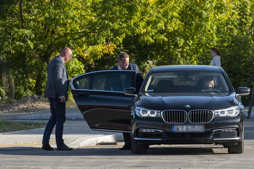 Poseł Zieliński jeździ rządową limuzyną