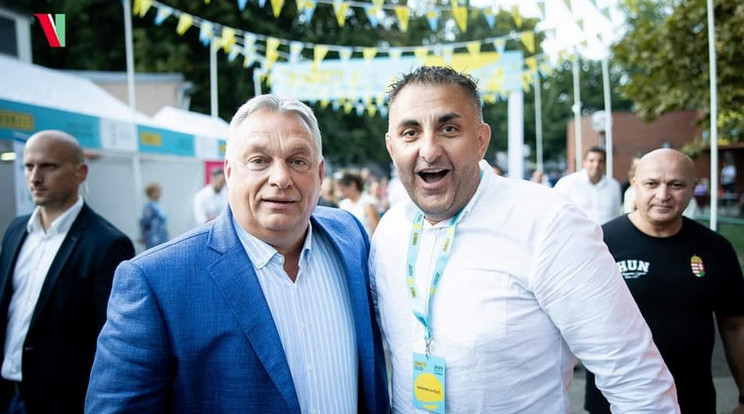 Győzike Orbán Viktorral pózol a Tranzit fesztiválon  / Fotó: Facebook