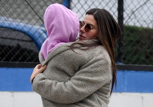 Sandra Bulok sa ćerkom, maj 2018.