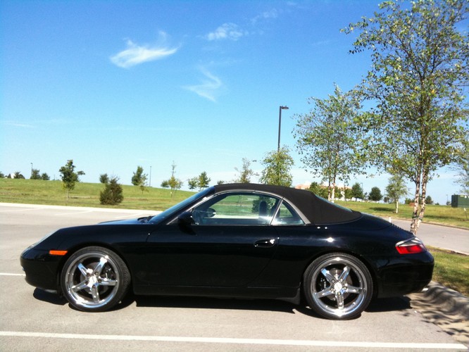 <b>Bill Gates</b> jest wielbicielem Porsche. W swojej kolekcji ma m.in. <b>Porsche 911</b> Convertible, warte około 82 tys. dol.