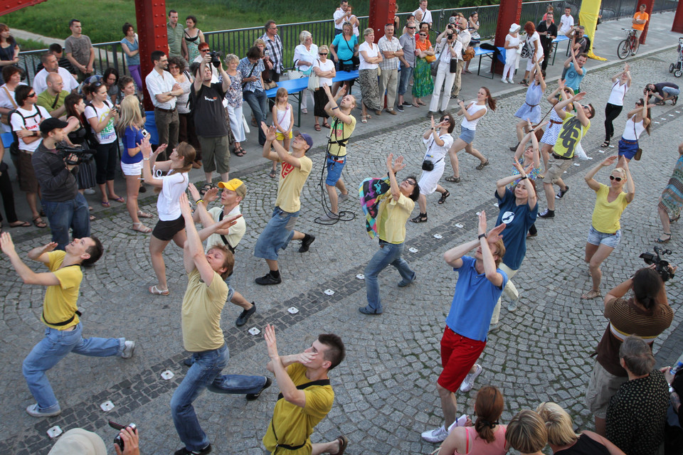 "Dancing Queen" na moście Jordana