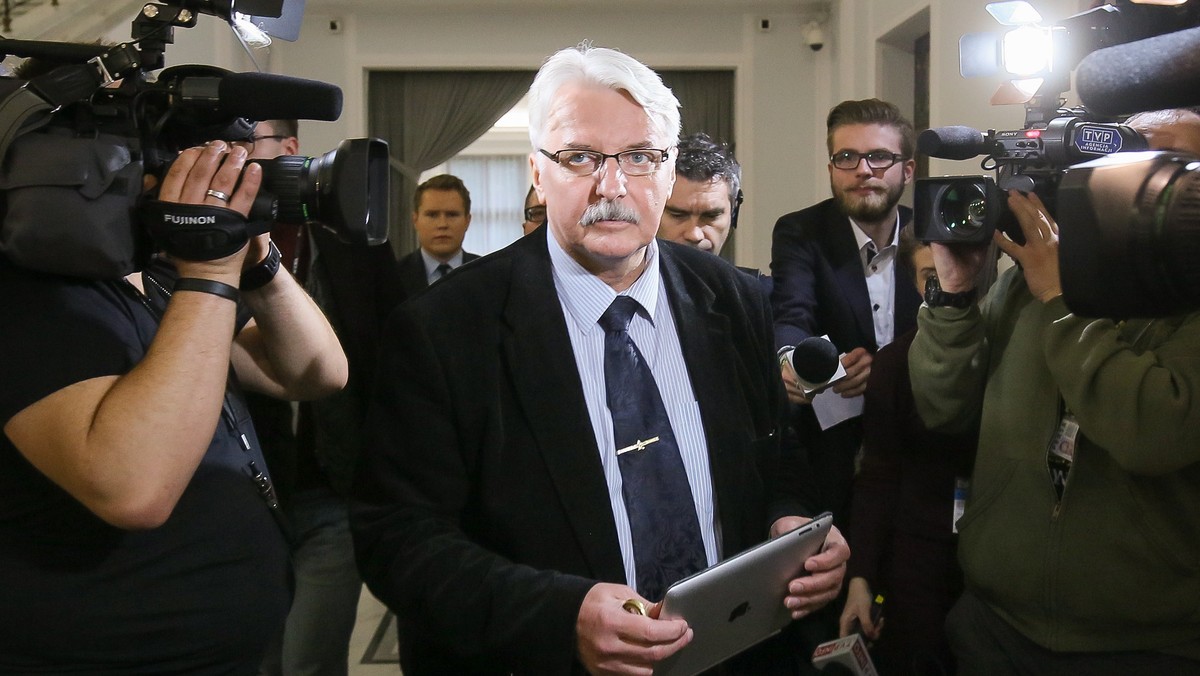 Kandydat na szefa MSZ Witold Waszczykowski zapowiada, że Polska podejmie próbę rozmów ze stroną rosyjską na temat śledztwa dot. katastrofy smoleńskiej. Jak dodał, jeśli nie przyniesie to efektów, przyszły rząd będzie gotów wystąpić do Europejskiego Trybunału Praw Człowieka w Strasburgu.