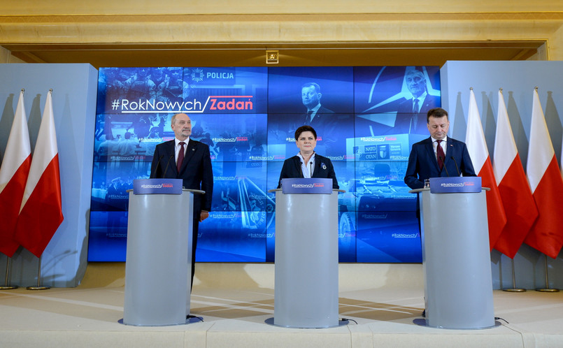 Premier Beata Szydło, minister obrony narodowej Antoni Macierewicz oraz minister spraw wewnętrznych i administracji Mariusz Błaszczak