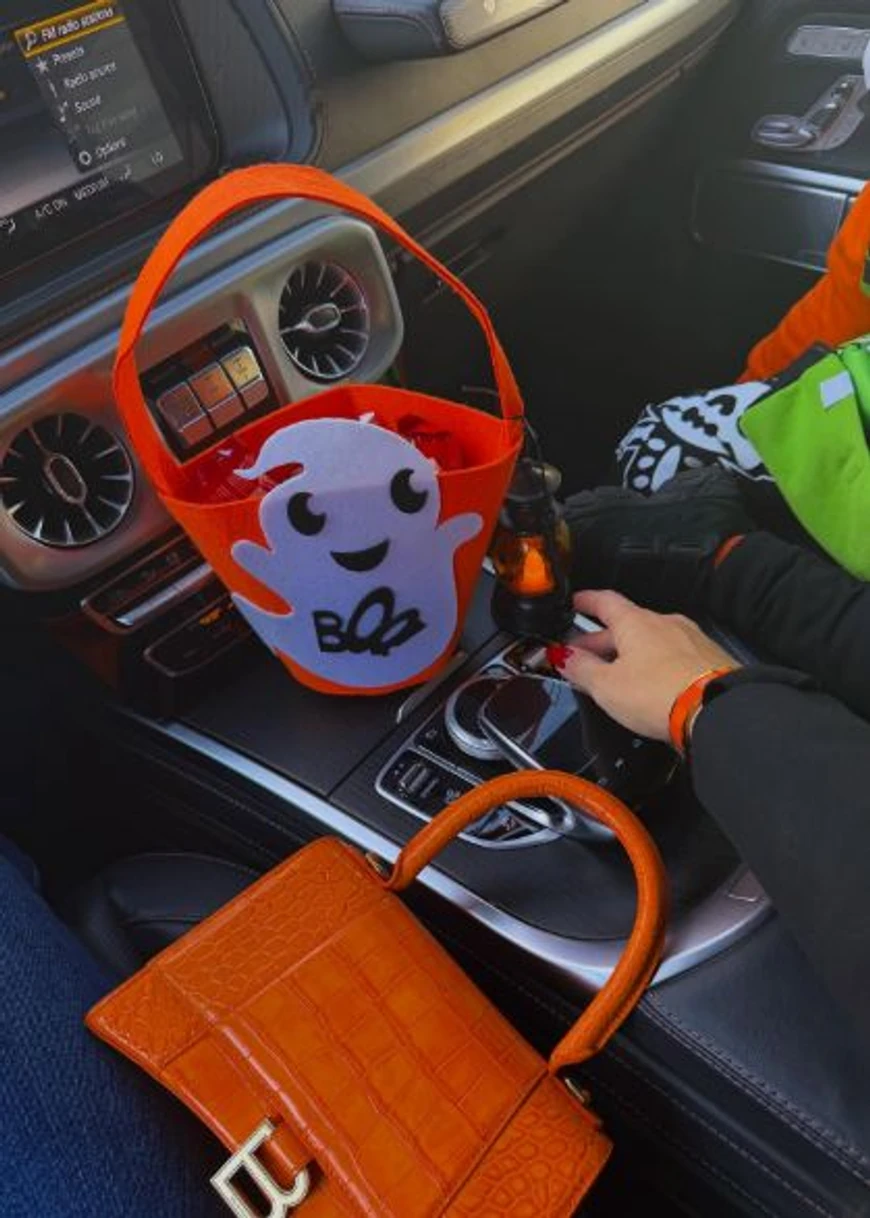 Ana Korać obukla sina za Noć veštica u poseban kostim, pa krenuli u akciju sakupljanja slatkiša! (Foto)