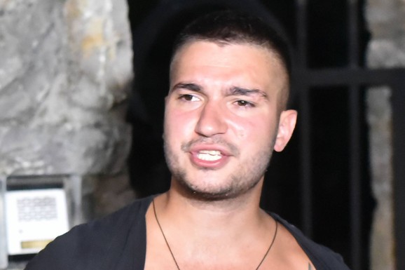 "BILO ME JE STRAH DA PROĐEM PORED TE KUĆE" Komšije iz Surčina otkrile istinu o Mirku Šijanu i Bojani Rodić: "Stalno je turirao autom, pojačavao muziku do daske"
