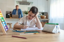 Wracają prace domowe? Ministerstwo Edukacji szykuje zwrot akcji