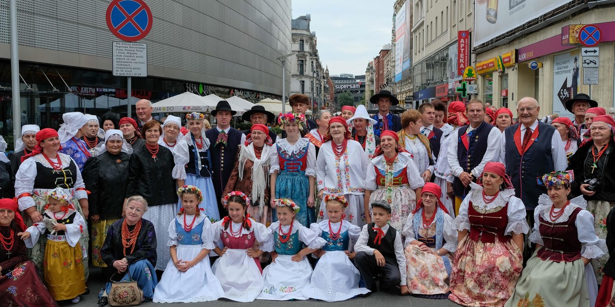 Katowice. Spotkanie ludzi w śląskich strojach zorganizowane przez Związek Górnośląski 