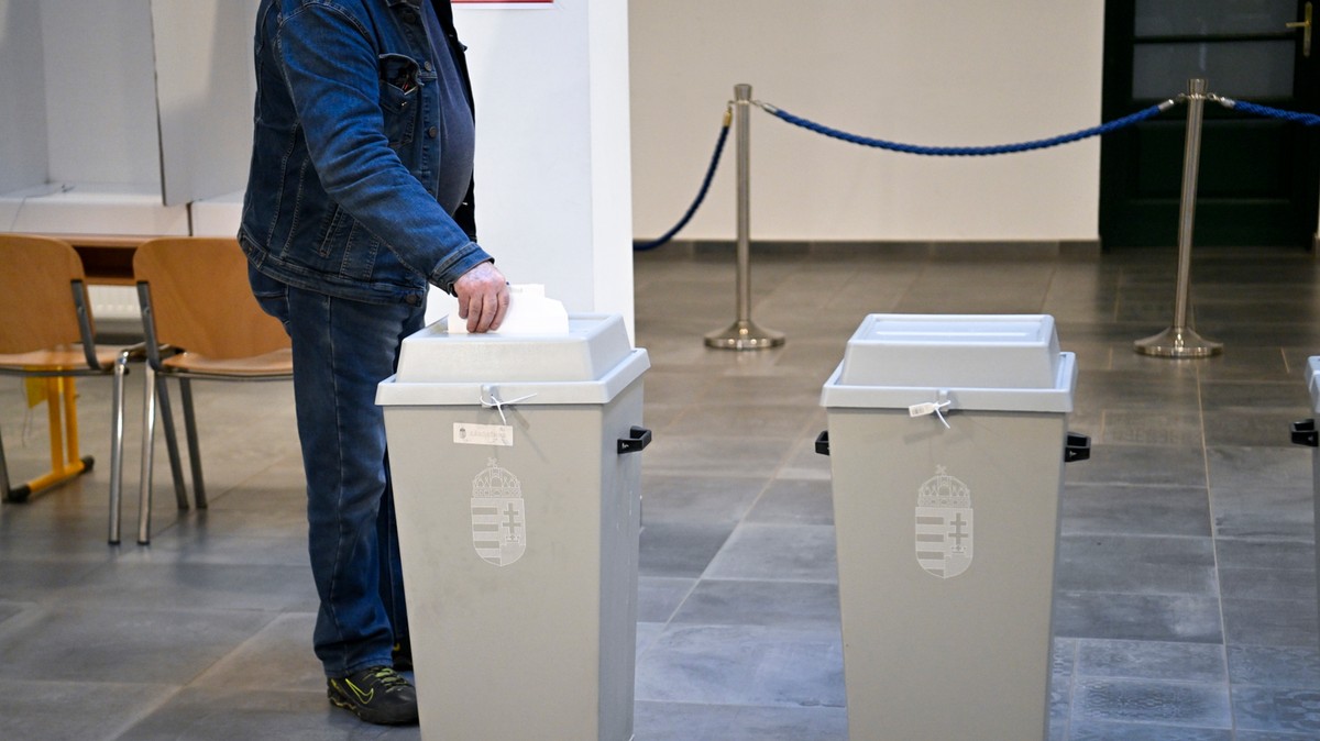 Megkezdődtek a választások! Az elsők már túl vannak a voksuk leadásán
