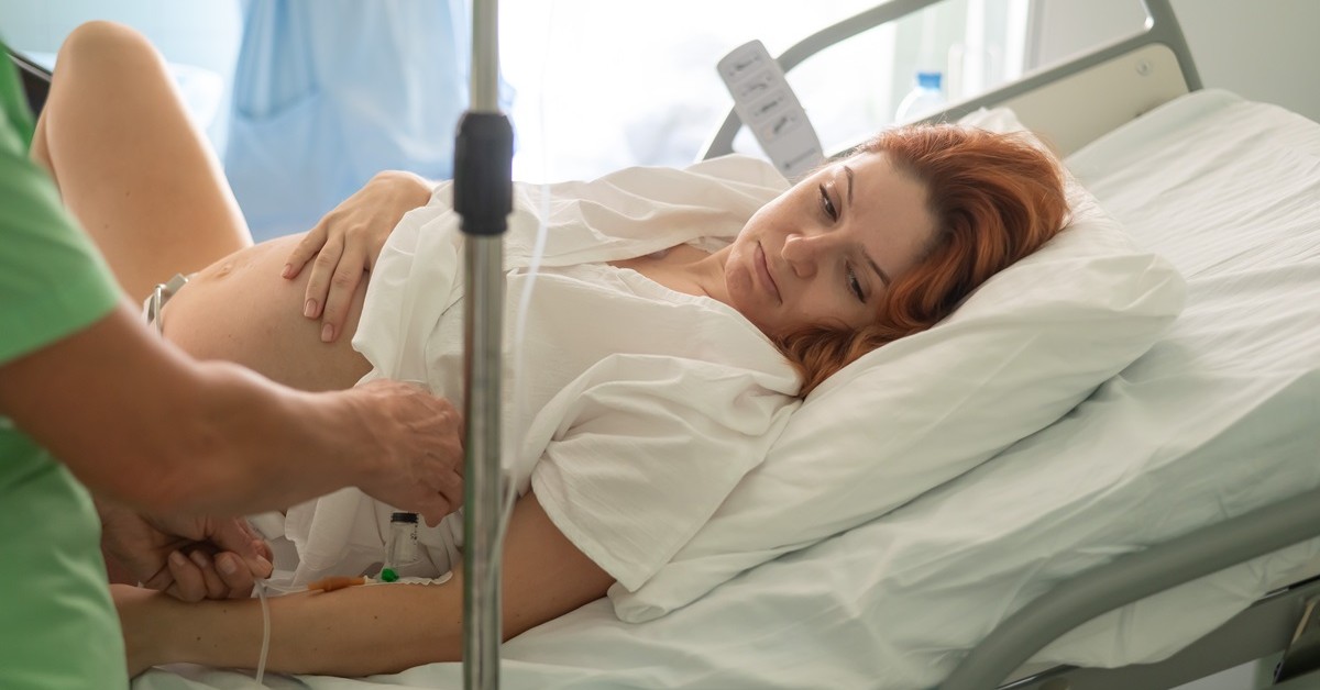 Znikają porodówki, pojawiają się „pokoje narodzin”. Nowe zasady porodów 2026