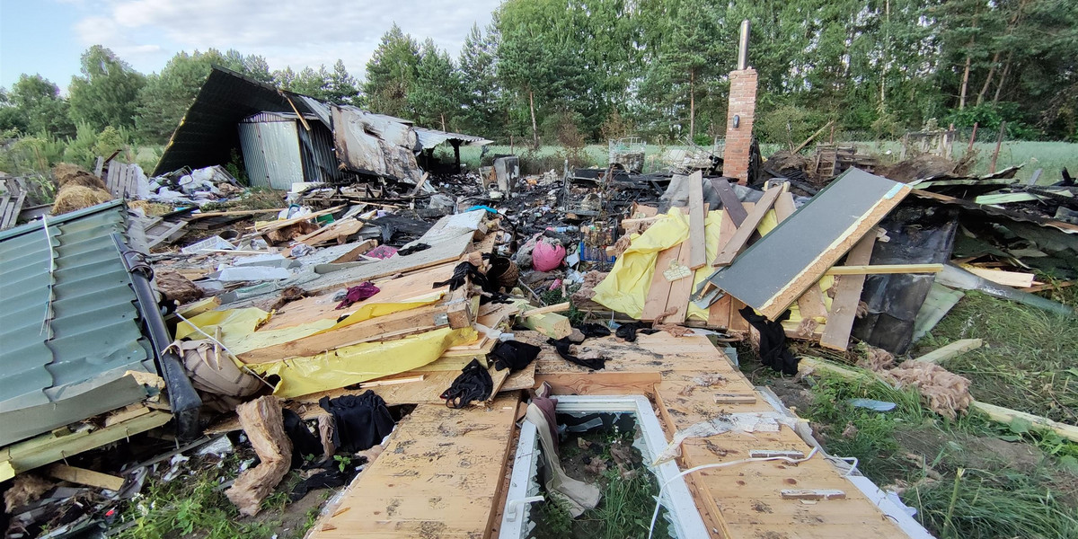 Potężna eksplozja zmiotła dom. W środku była kobieta. Dramat pod Bełchatowem.