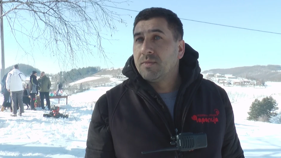 Dragiša i Radoš sami napravili skijalište, fantastična ideja braće iz Čačka: Sami kupili i montirali mobilnu žičaru na prelepom Kablaru, tu sada u snegu uživaju skijaši od 7 do 77 godina