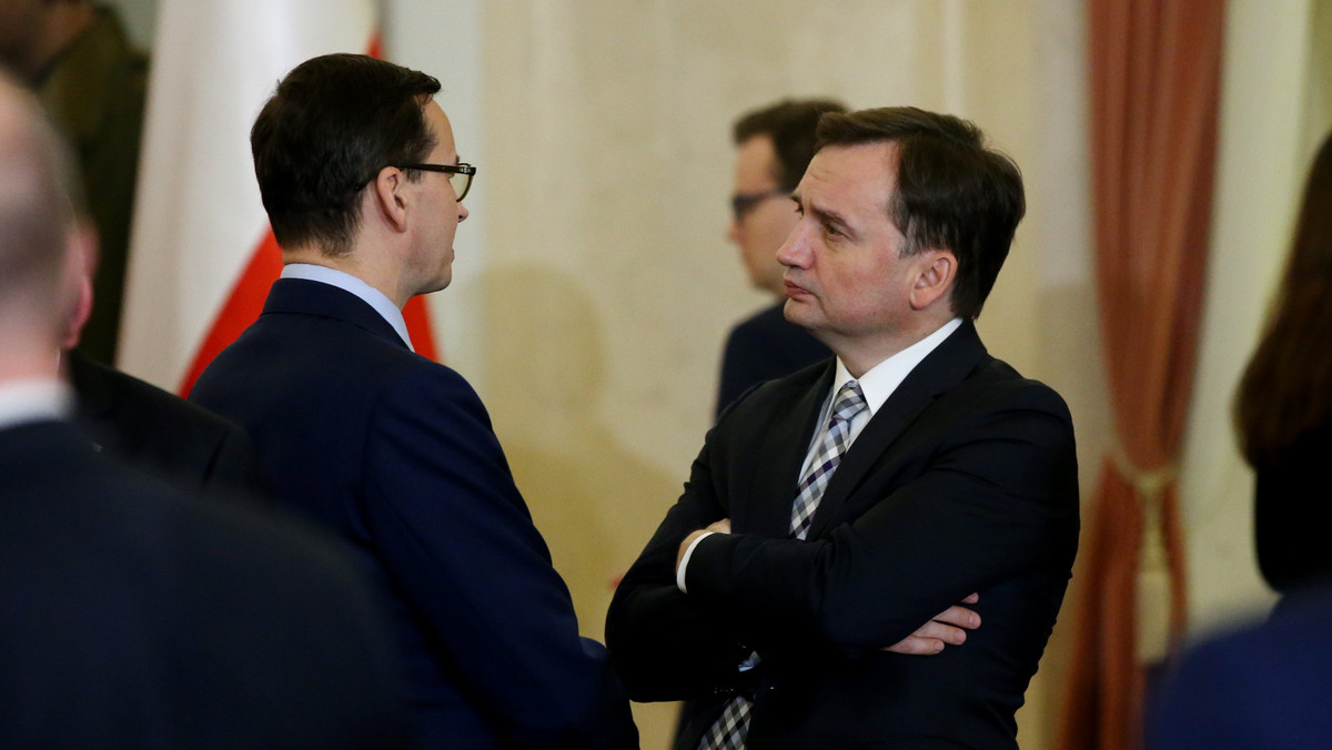 Spółki i pieniądze w zamian za ministerstwa? Kulisy negocjacji na prawicy