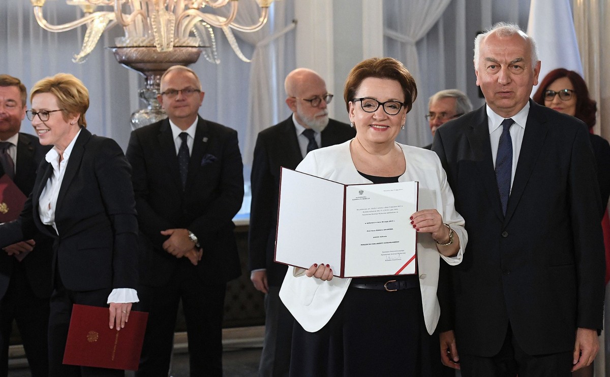 Anna Zalewska: Reforma edukacji jest zamknięta. Problemy przeludnienia to wina samorządów