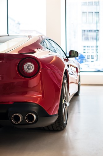 Ferrari F12 berlinetta - silnik V12 o pojemności 6,3 l. Moc - 740 KM