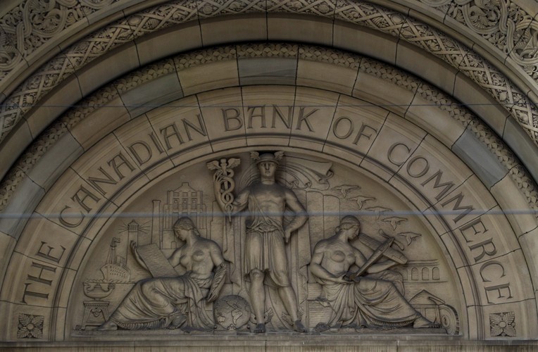 3. Canadian Imperial Bank of Commerce (Kanada). Wynik ogólny: 14,9. Kapitał Tier 1 do aktywów ważonych ryzykiem: 13,8; Aktywa niepracujące do całości aktywów: 0,3; Rezerwy na straty kredytowe do aktywów niepracujących: 136,3;Depozyty do kredytów: 92,0;Efektywność (koszty do przychodów): 56,0