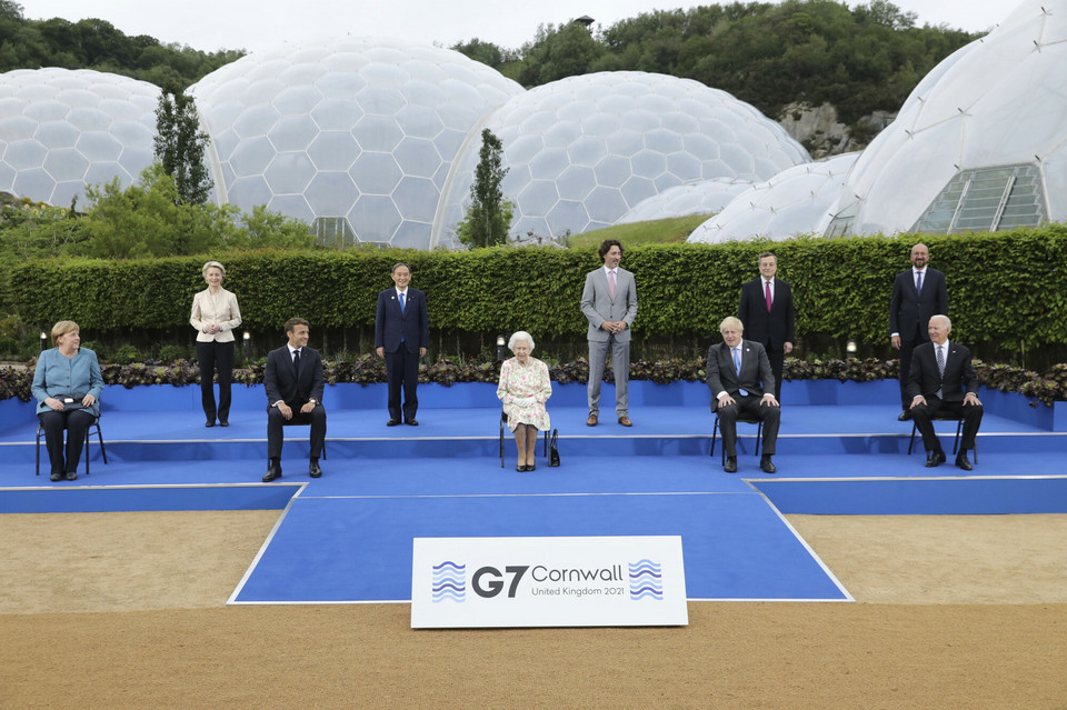 Spotkanie Elżbiety II i Joe Bidena podczas szczytu G7
