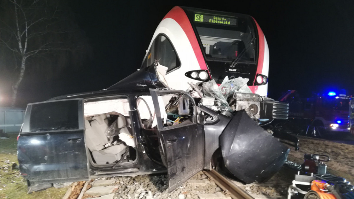 Austria: Tragiczny wypadek na przejeździe kolejowym. Nie żyje 20-letni Polak