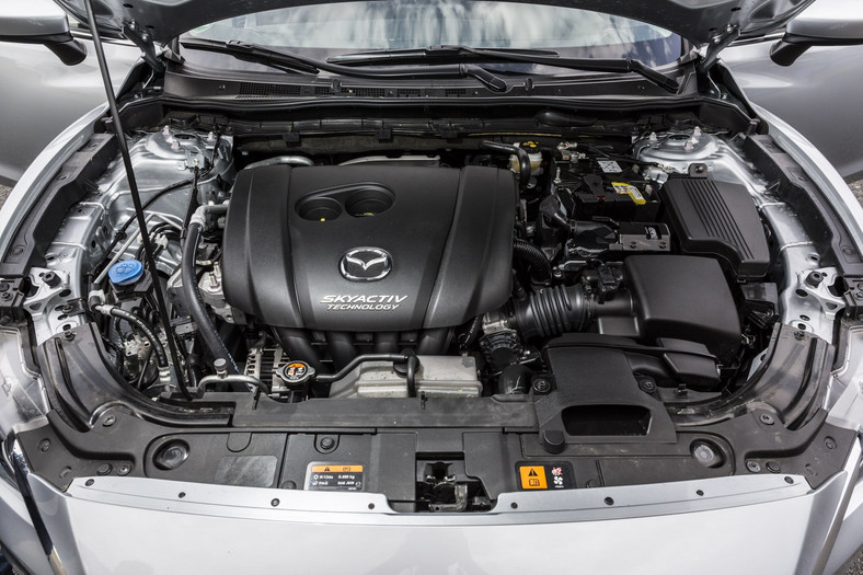 Porównanie: Mazda 6 2.0 Skyactiv-G, Mercedes C160, Skoda Superb 1.4 TSI ACT, Volkswagen Passat 1.4 TSI ACT