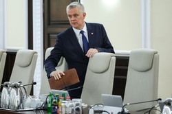 Kontrowersje wokół weta Nawrockiego. Siemoniak: Prezydent jest na końcu łańcucha