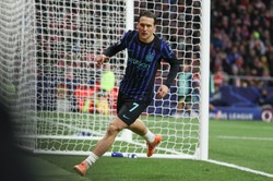 Liga Mistrzów. Zieliński strzelił gola dla Interu. Koszmarny błąd Neuera pogrążył Bayern