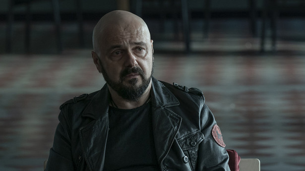 Arkadiusz Jakubik jako Marcin Kania w serialu "Informacja zwrotna"