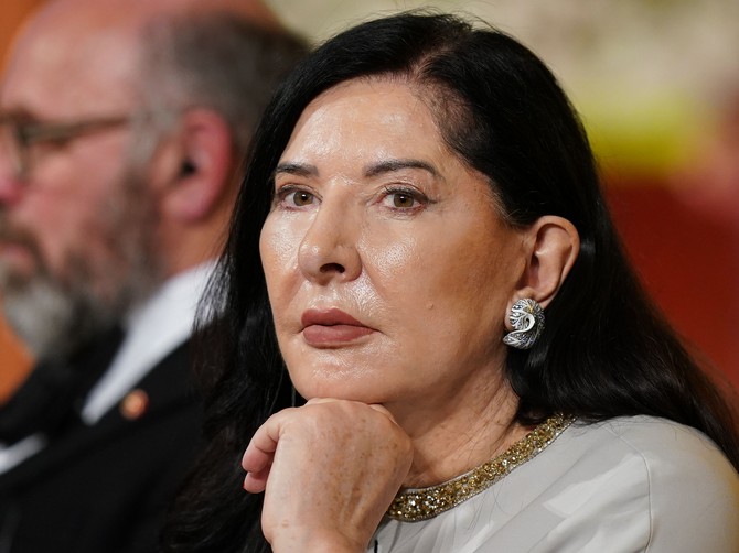 Marina Abramović napravila modno iznenađenje godine, izašla iz crne boje i sve oduševila