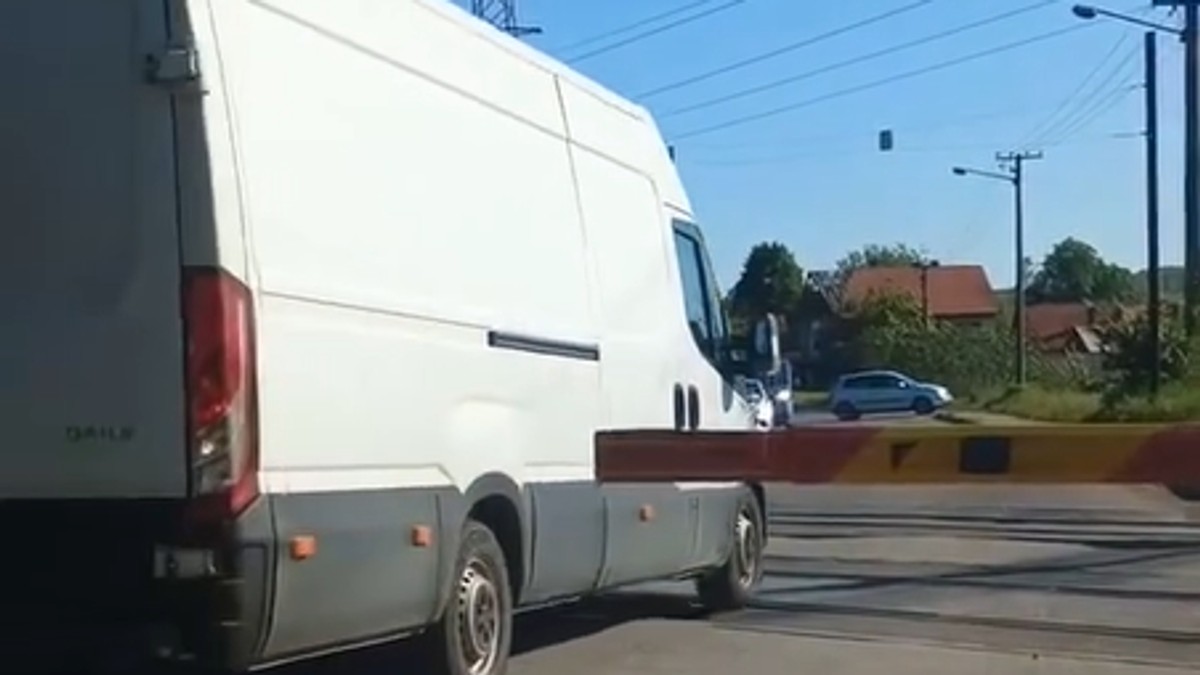 Vreoci: Rampa spuštena, a vozila prolaze