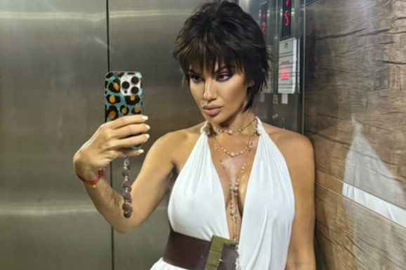 SINDI MODELS (46) SA "MUŠKOM" FRIZUROM Šokirala promenom imidža! Godinama ne radi i ne nastupa, a evo OD ČEGA ŽIVI