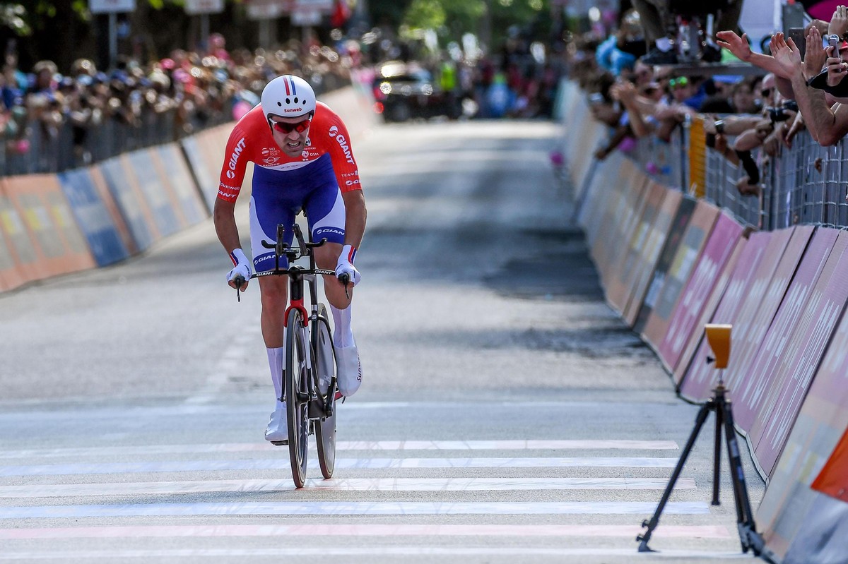 Giro d'Italia: Dumoulin wygrał czasówkę i został liderem
