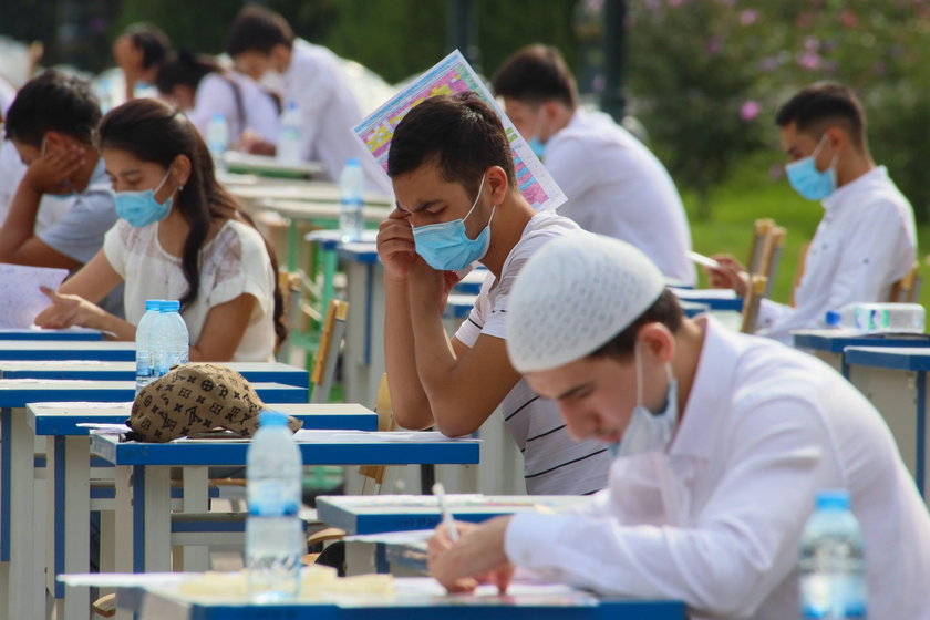 Egzaminy na studia w Taszkiencie, stolicy Uzbekistanu