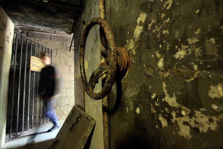 POZNAŃ, ul. Babimojska. Schron z okresu 'zimnej wojny'