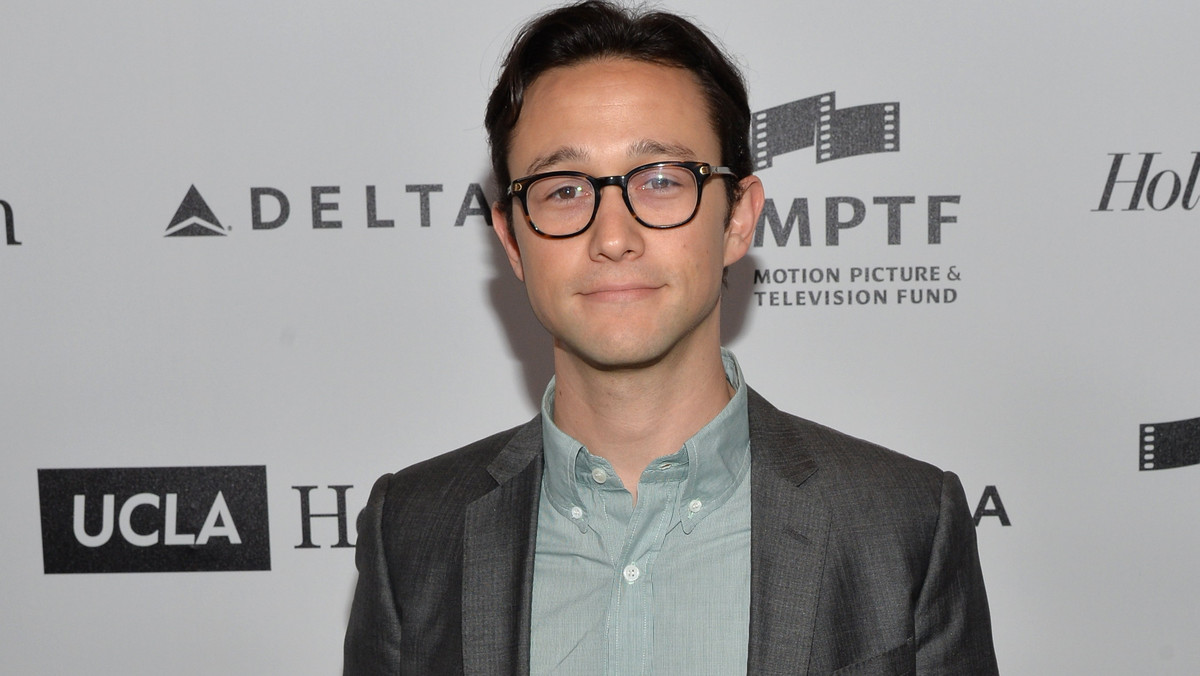 Joseph Gordon-Levitt, odtwórca tytułowej roli w ekranizacji komiksu "Sandman", zdradził, że produkcja będzie się znacznie różnić od innych z tego typu. "W naszym filmie nie ma bijatyk. Nasza produkcja różni się od pozostałych, które opowiadają o superbohaterach", powiedział aktor.