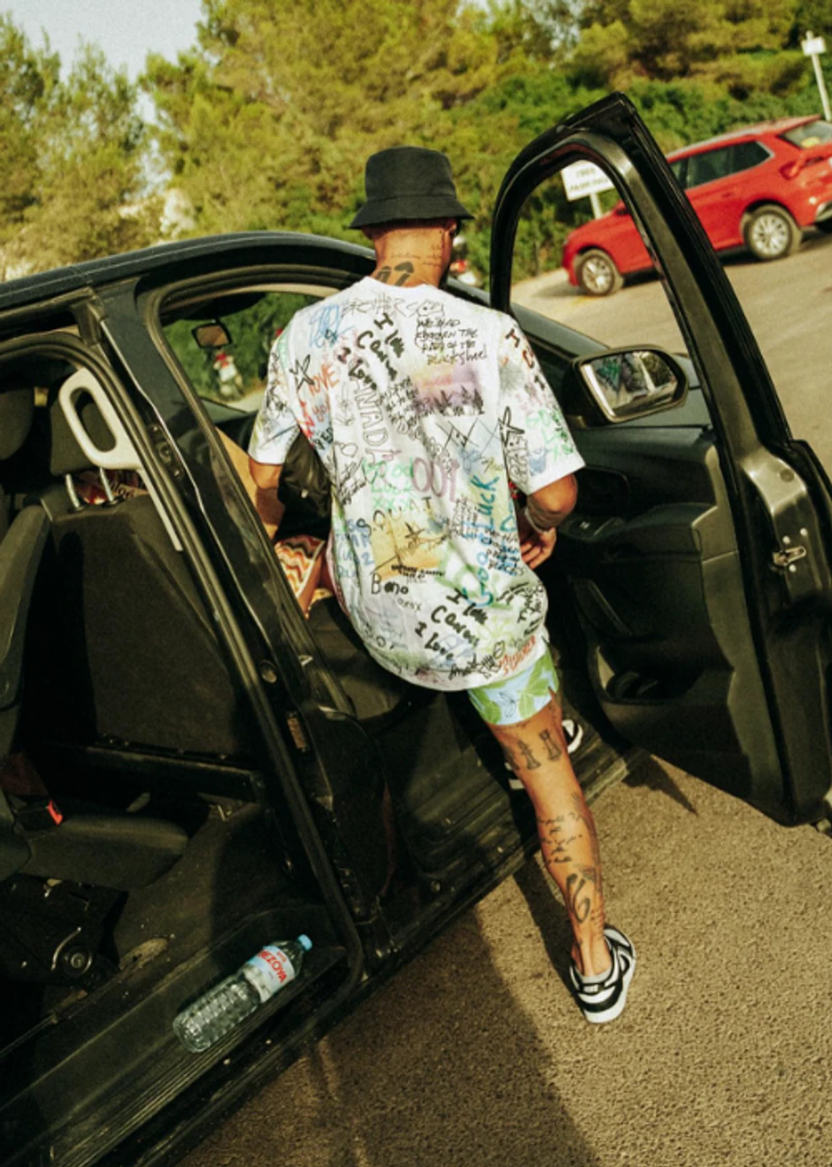 Nemanja Gudelj išaran od glave do pete