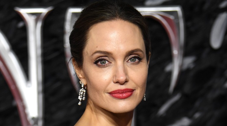 Angelina Jolie lánya, a 11 éves Vivienne nagyon szomorú lett /Fotó: Northfoto