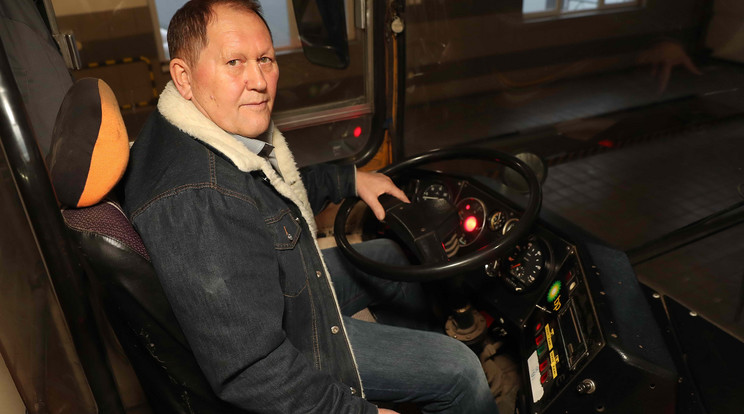 János már felhagyott a buszvezetéssel, nyugdíjba ment / Fotó: Pozsonyi Zita