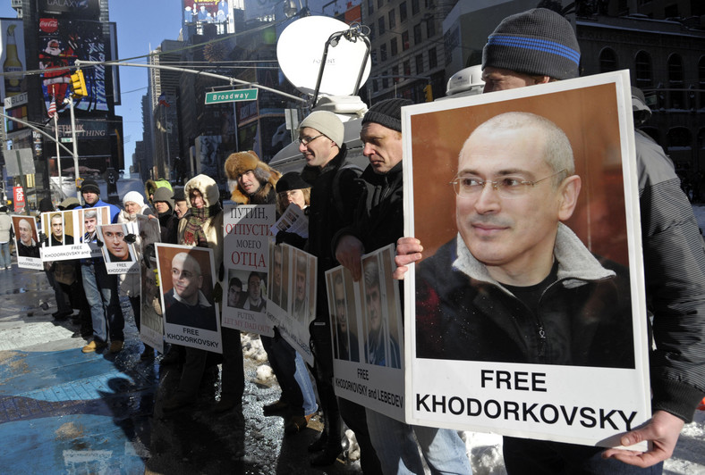 Sąd uznał byłego szefa Jukosu Michaiła Chodorkowskiego za winnego kradzieży ropy naftowej i prania brudnych pieniędzy