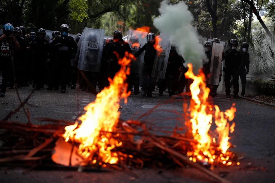 Nemiri tokom protesta u Meksiko Sitiju