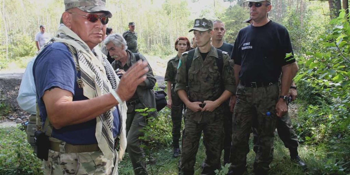 Indianin szkoli polskich pograniczników