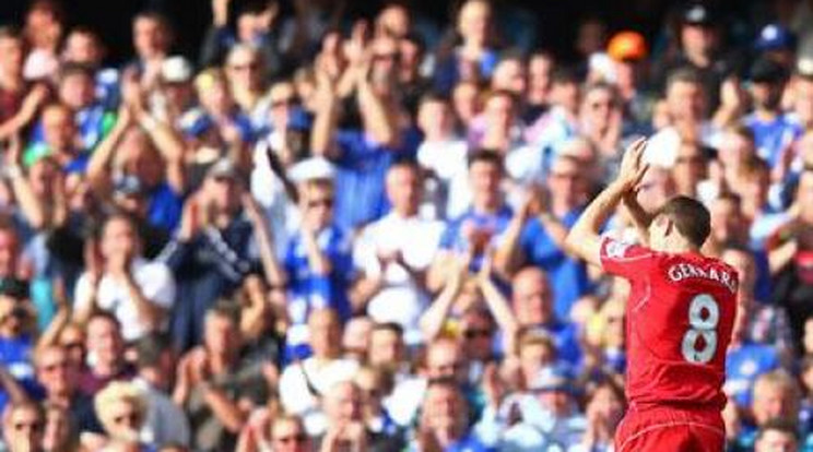 A Chelsea-szurkolók állva tapsolták a gyűlölt Gerrardot - fotó!