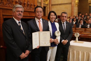 Dr. Chen Zhen és felesége, Dr. Wang Fan 
