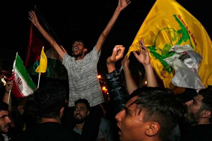 Slavlje u Teheranu nakon iranskog raketnog napada na Izrael 1. oktobra