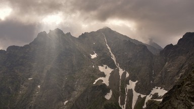 Weekendowy wyjazd w Tatry? TOPR ostrzega przed niebezpieczną pogodą